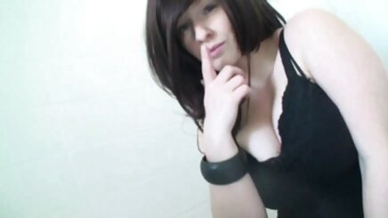 Cam oturma odasında karısı mastürbasyon gösterir yeşilçam erotik porn