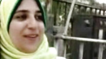 ergen türkyeşilçampornosu bir adam ile seks gösteren
